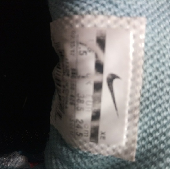 NIKE zoom sneakers. - Picture 5 of 7